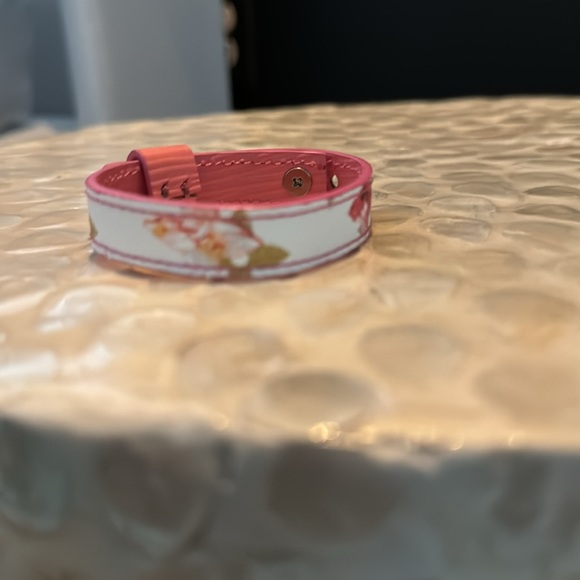 LV BRACELET - Picture 3 of 9